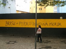 Brasil + FIFA = Povo na merda (Brasil + FIFA = pueblo en la mierda)