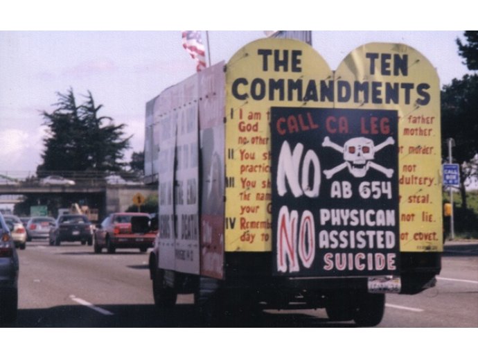 Los diez mandamientos, no a la ley AB654, no al suicidio asistido por médicos.